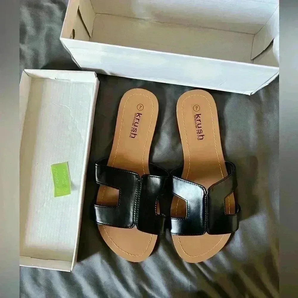 Brand new size 7 fit like a 7.5